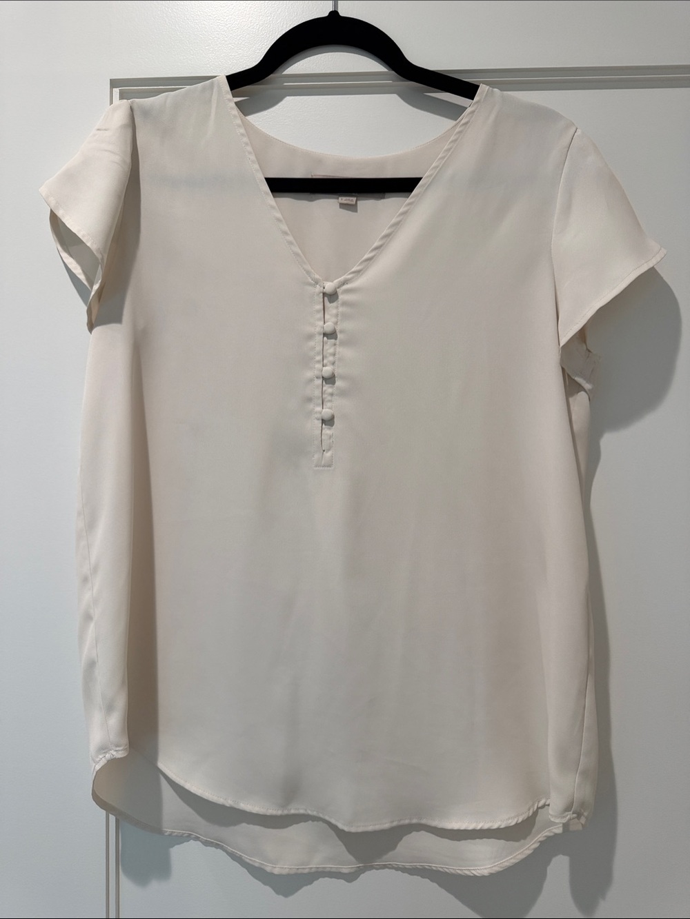 LOFT Cream V-Neck Button-Front Blouse